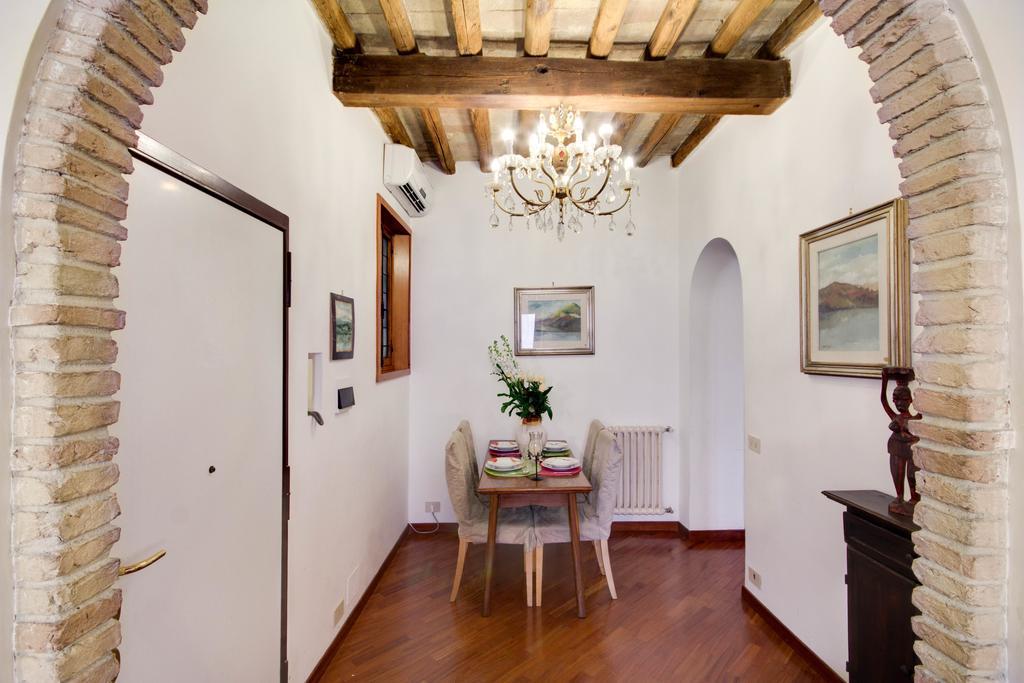 Stunning Pantheon Apartment ローマ 部屋 写真