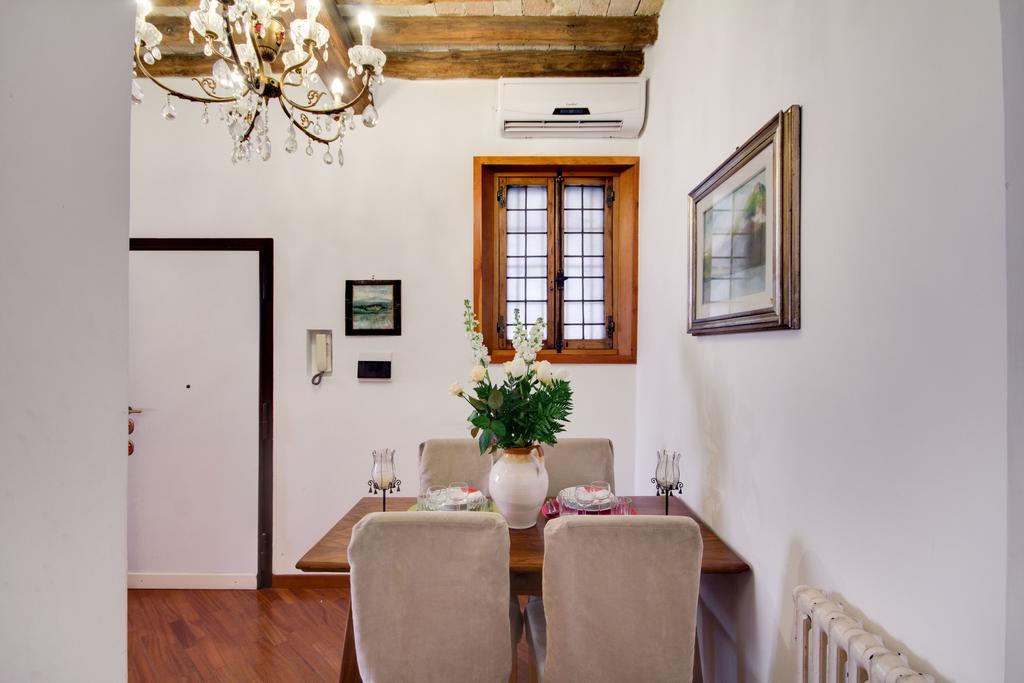 Stunning Pantheon Apartment ローマ 部屋 写真