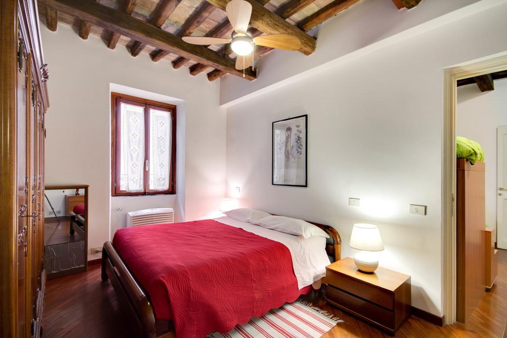 Stunning Pantheon Apartment ローマ 部屋 写真